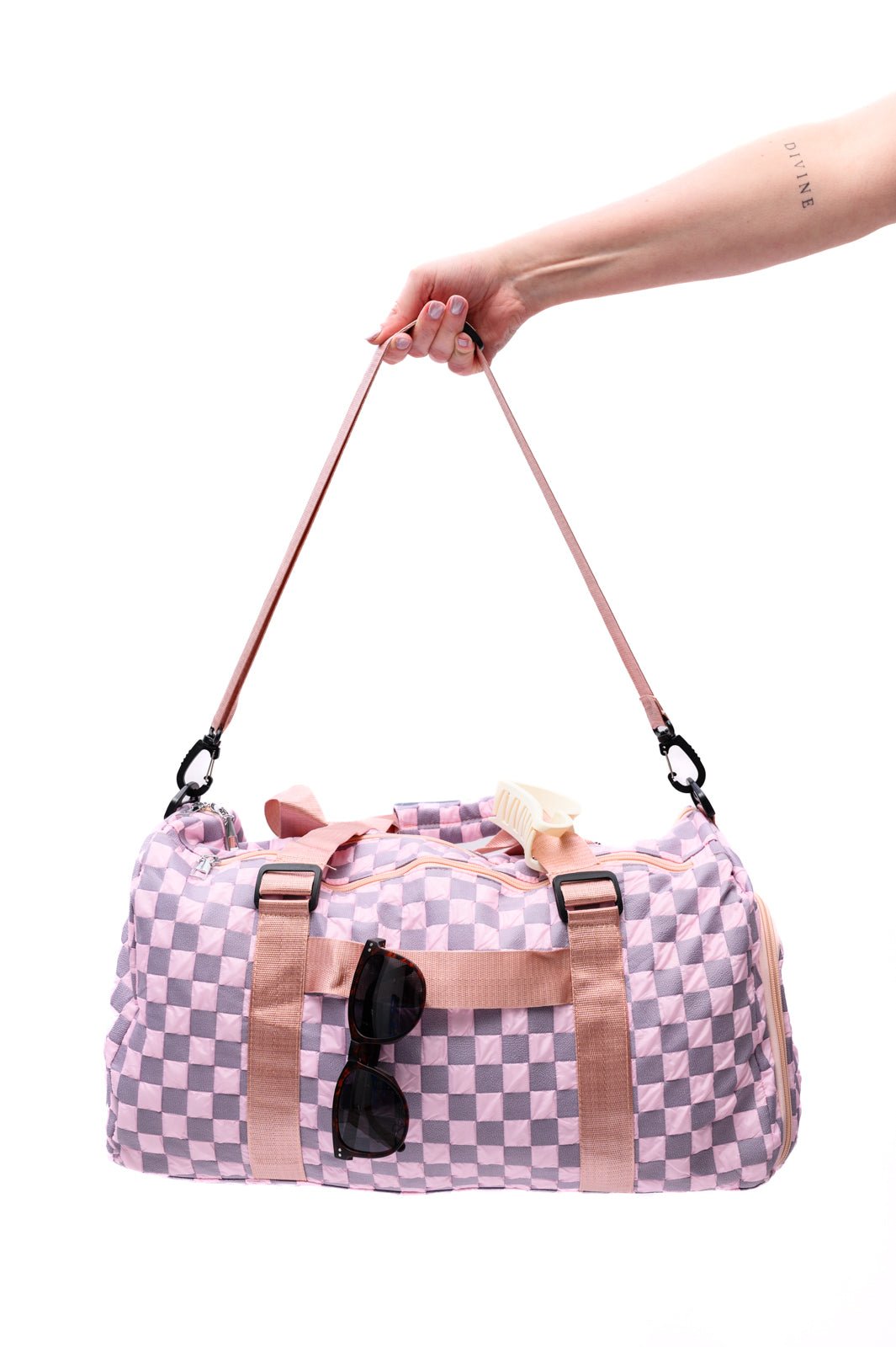 Elevate Travel Duffel in Pink - Molliee Boutique