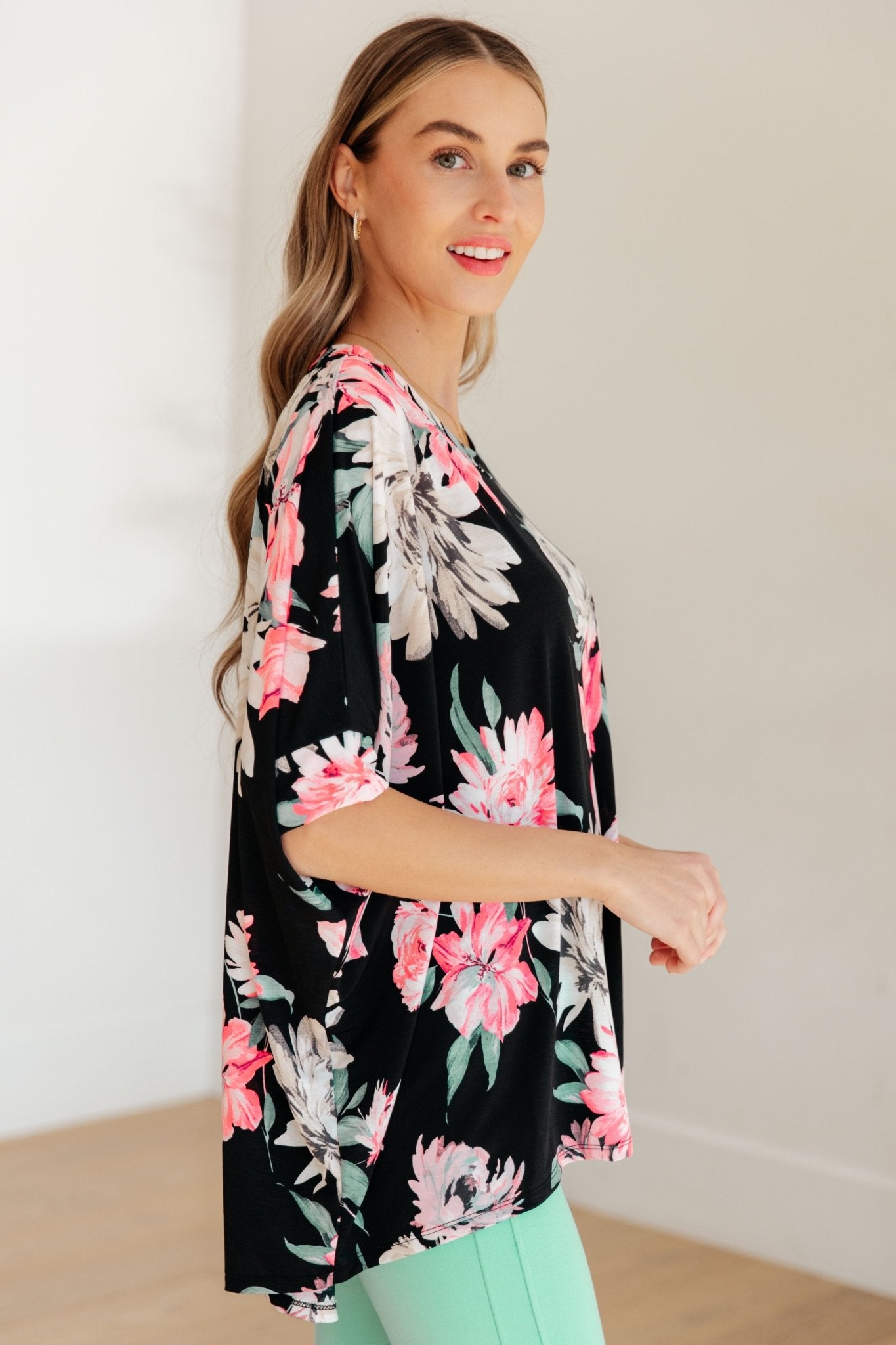 Essential Blouse in Black Floral - Molliee Boutique