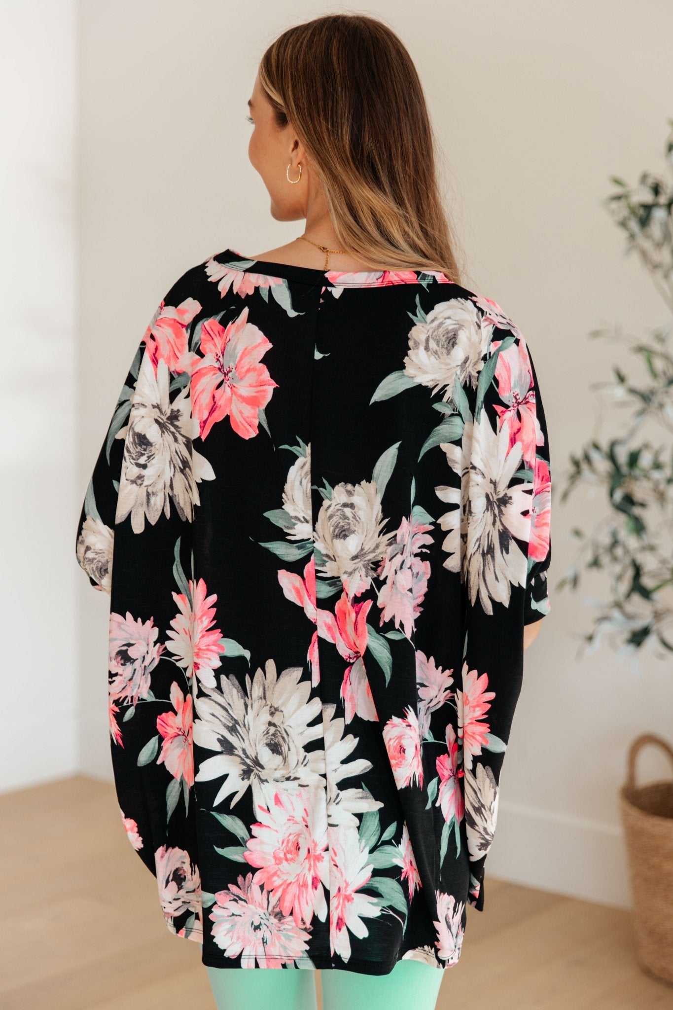 Essential Blouse in Black Floral - Molliee Boutique