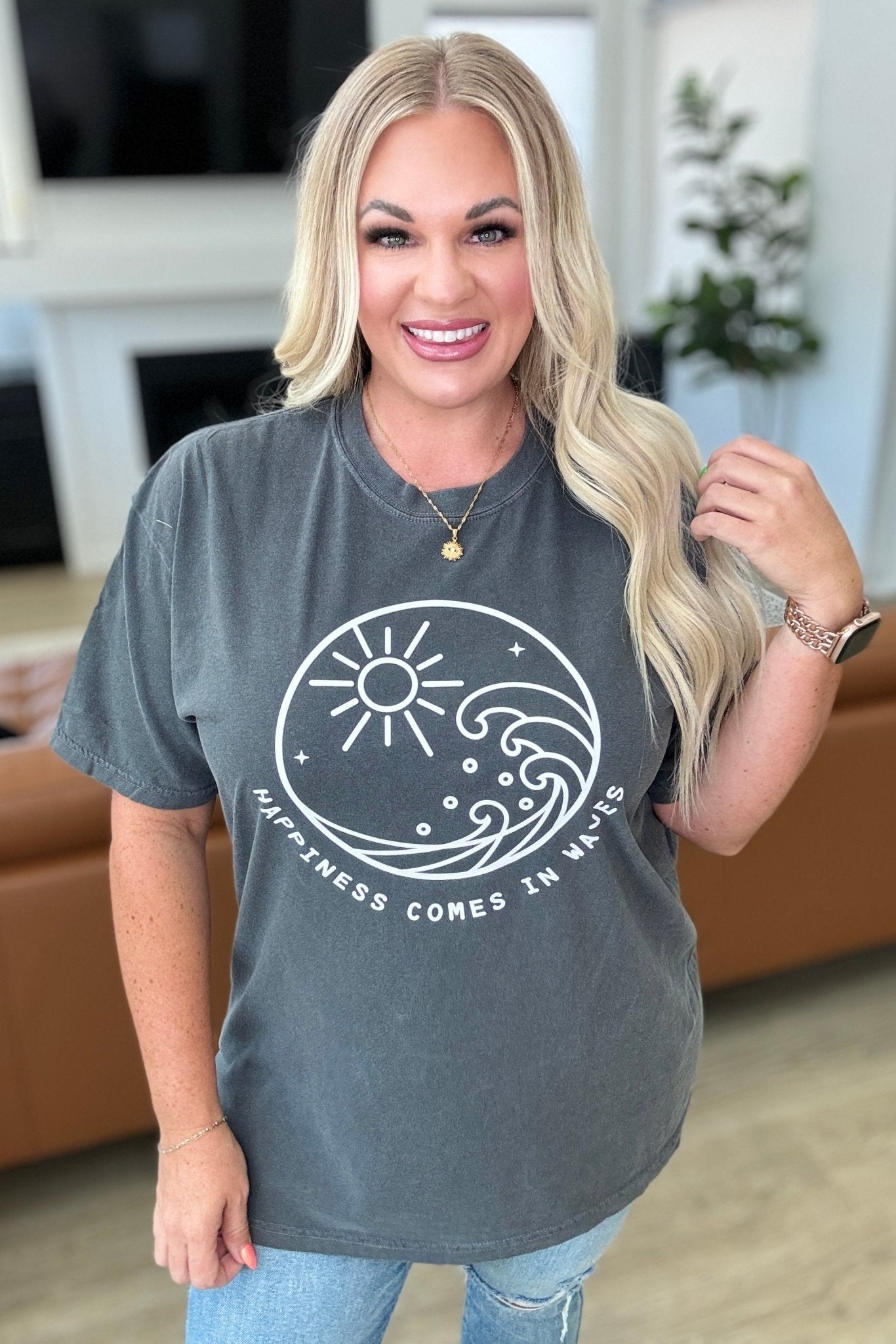 Happiness Comes in Waves Tee - Molliee Boutique