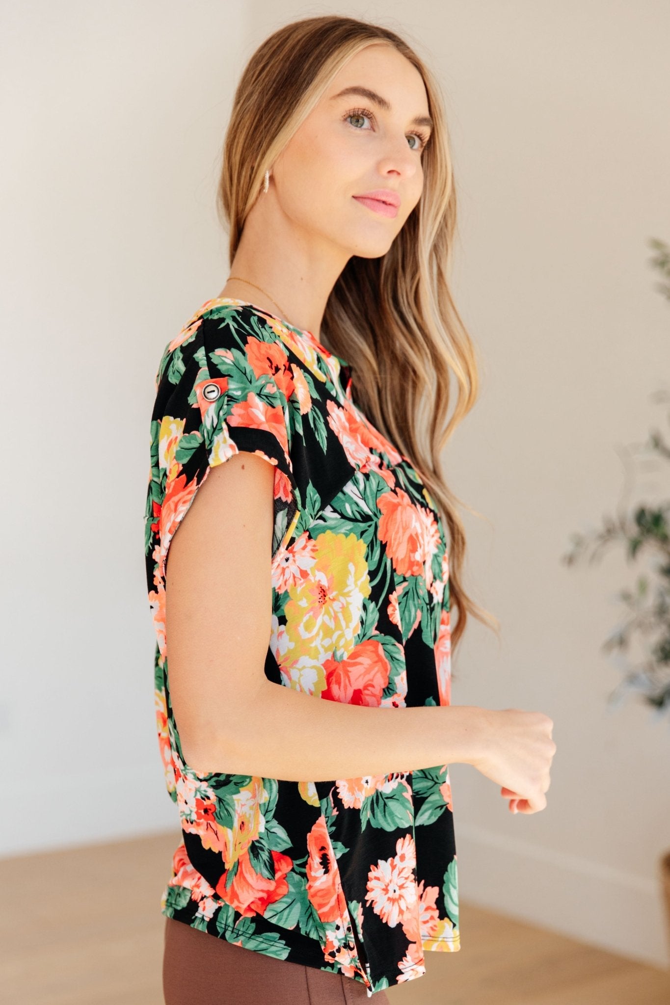 Lizzy Cap Sleeve Top in Black Garden Floral - Molliee Boutique