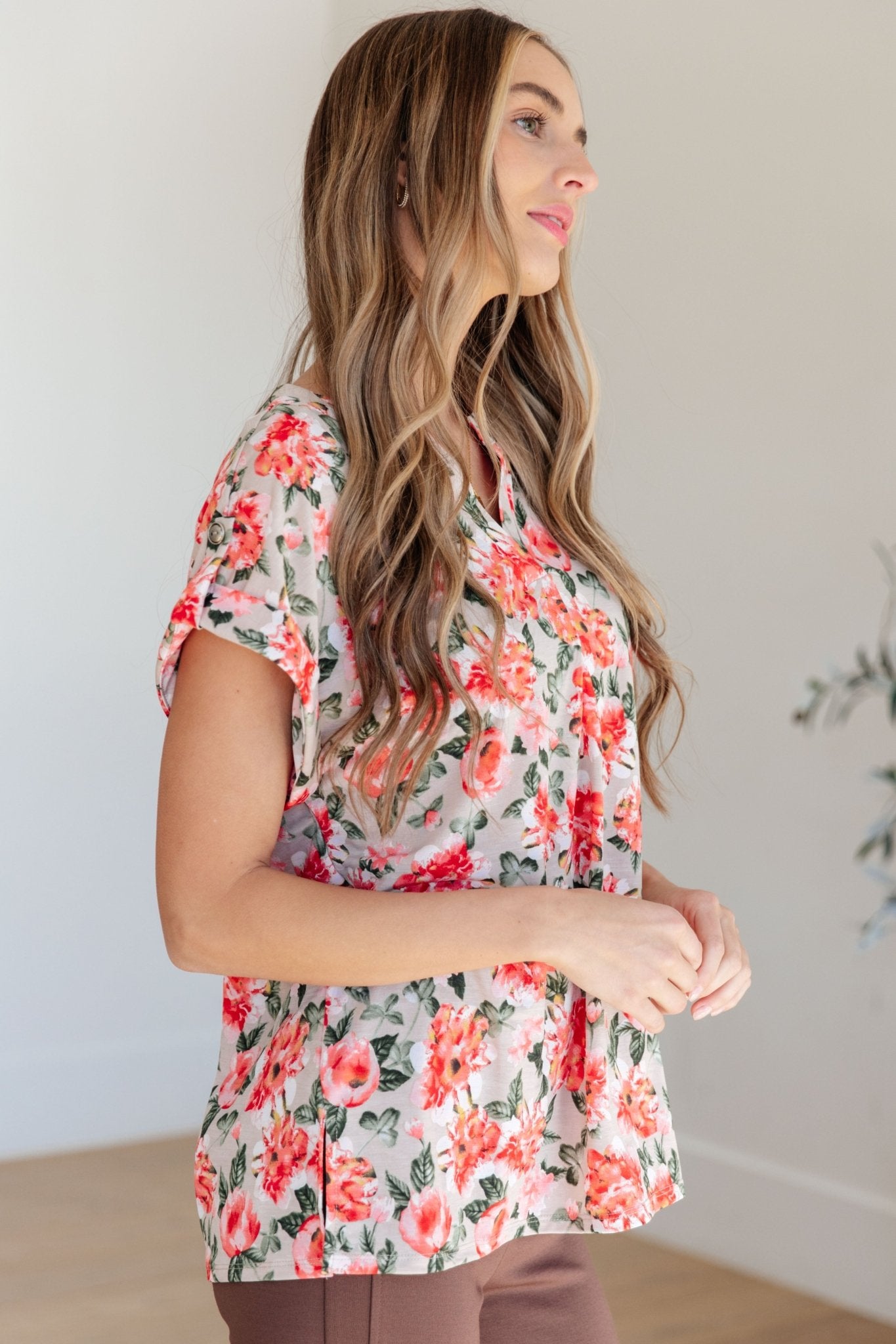 Lizzy Cap Sleeve Top in Coral and Beige Floral - Molliee Boutique