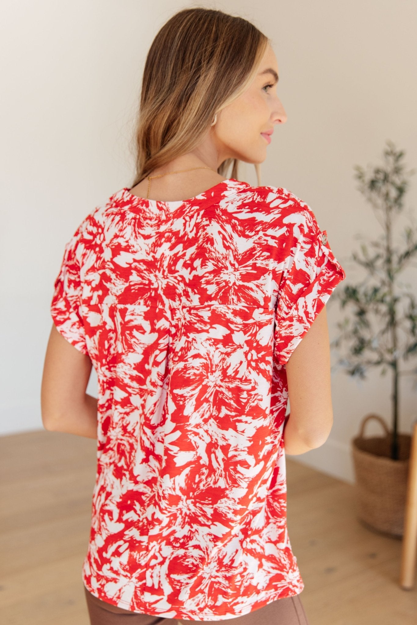 Lizzy Cap Sleeve Top in Red Floral - Molliee Boutique