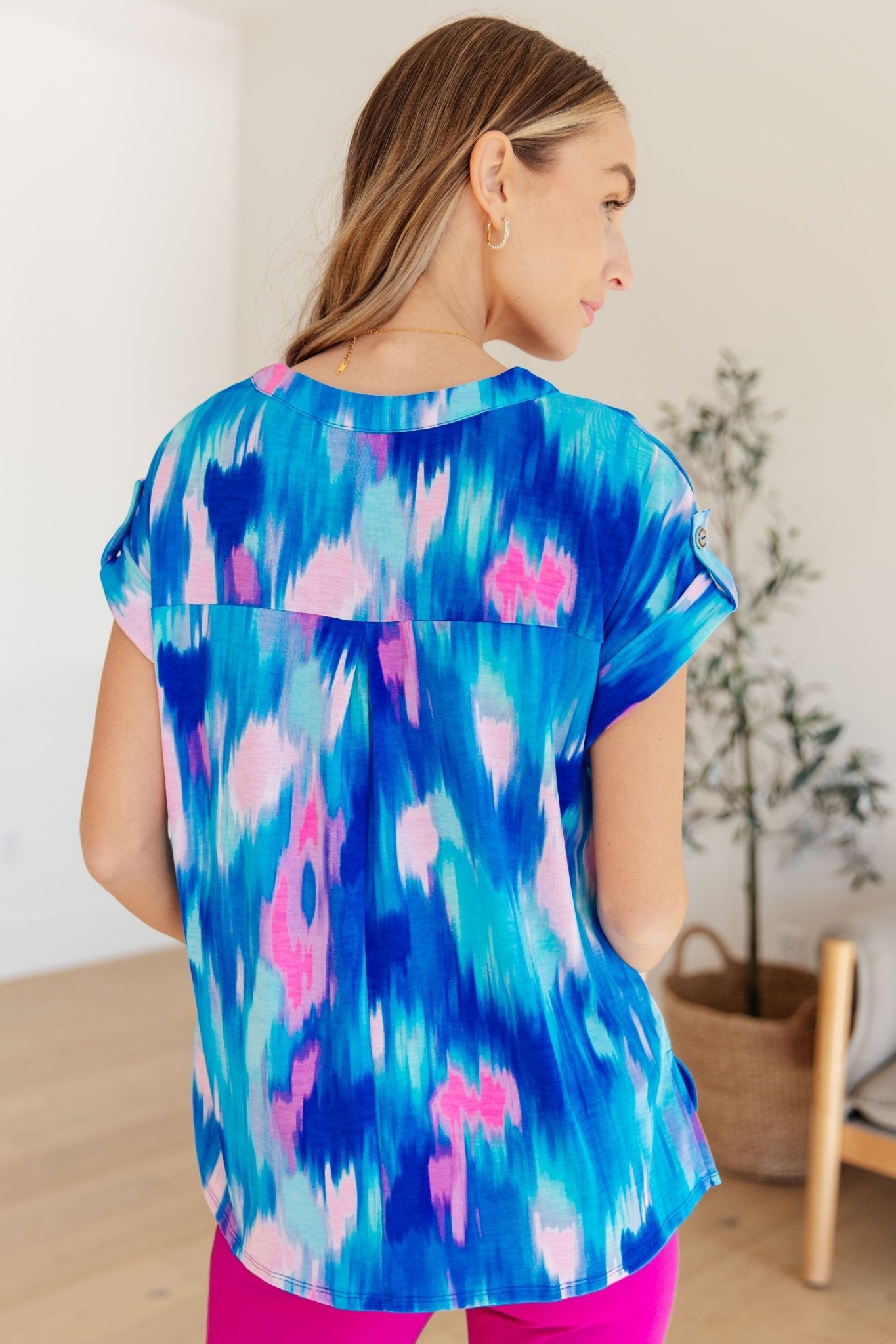 Lizzy Cap Sleeve Top in Royal Brush Strokes - Molliee Boutique