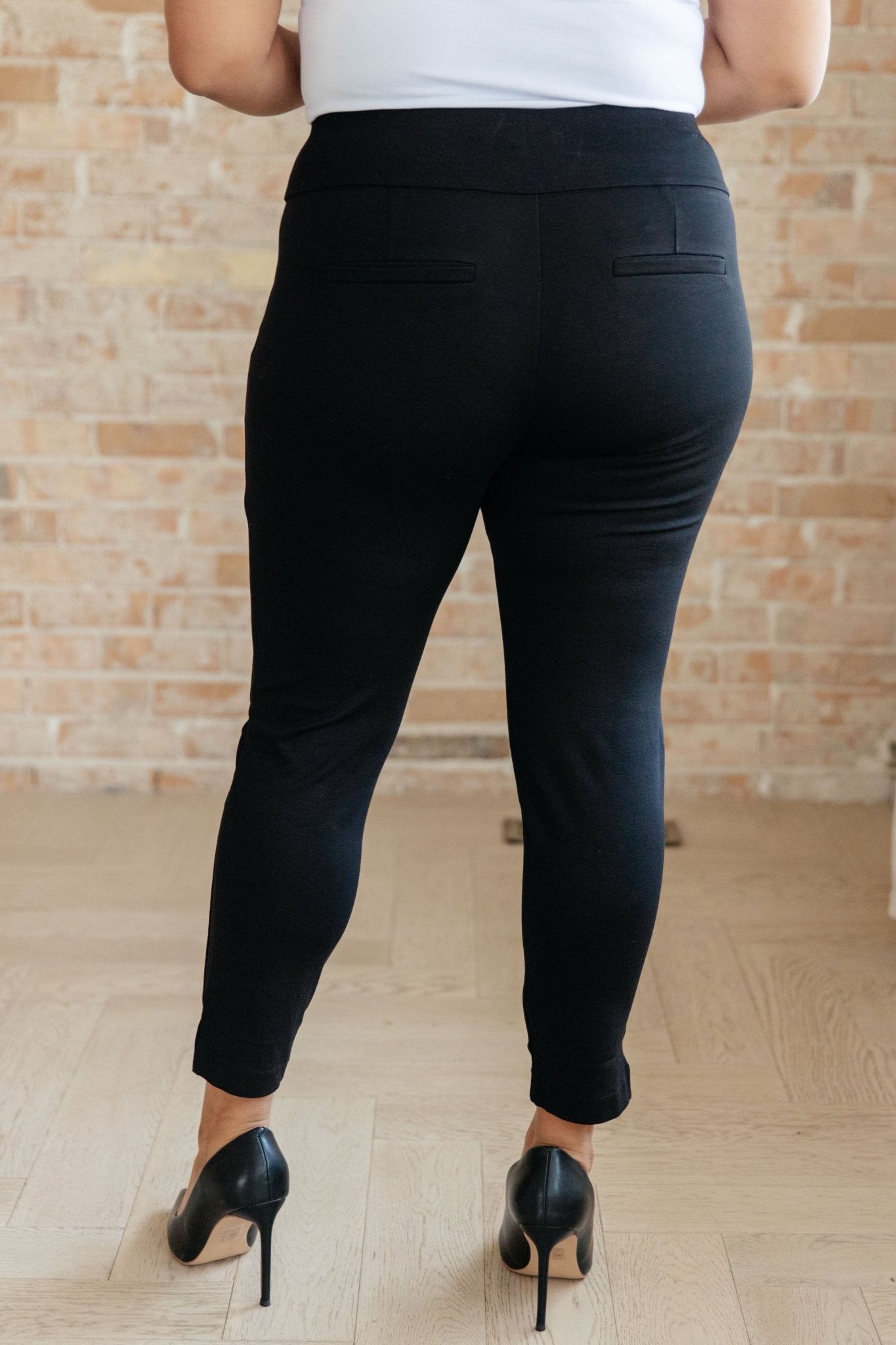 Magic Ankle Crop Skinny Pants in Black - Molliee Boutique