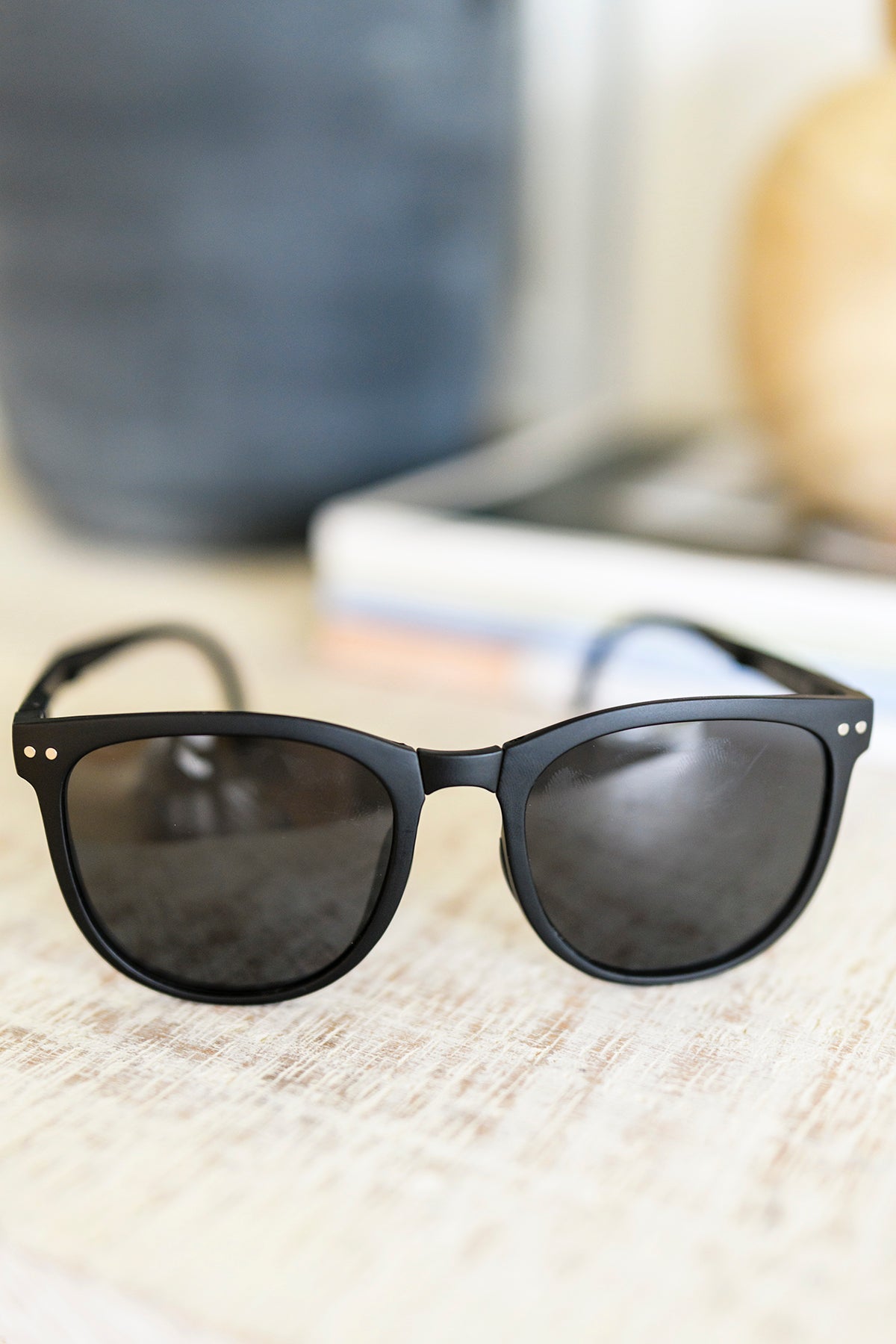 Collapsible Girlfriend Sunnies & Case in Black - Molliee Boutique