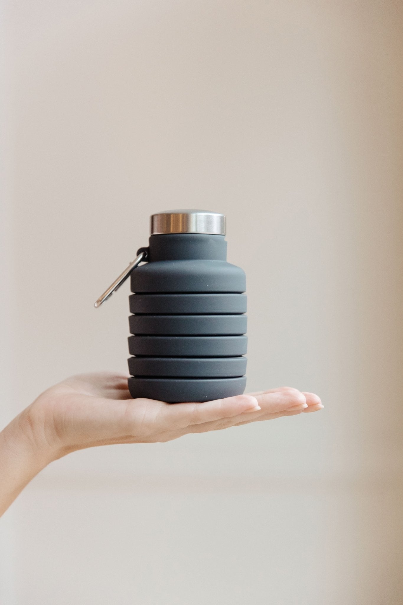 Collapsing Silicon Water Bottle in Black - Molliee Boutique