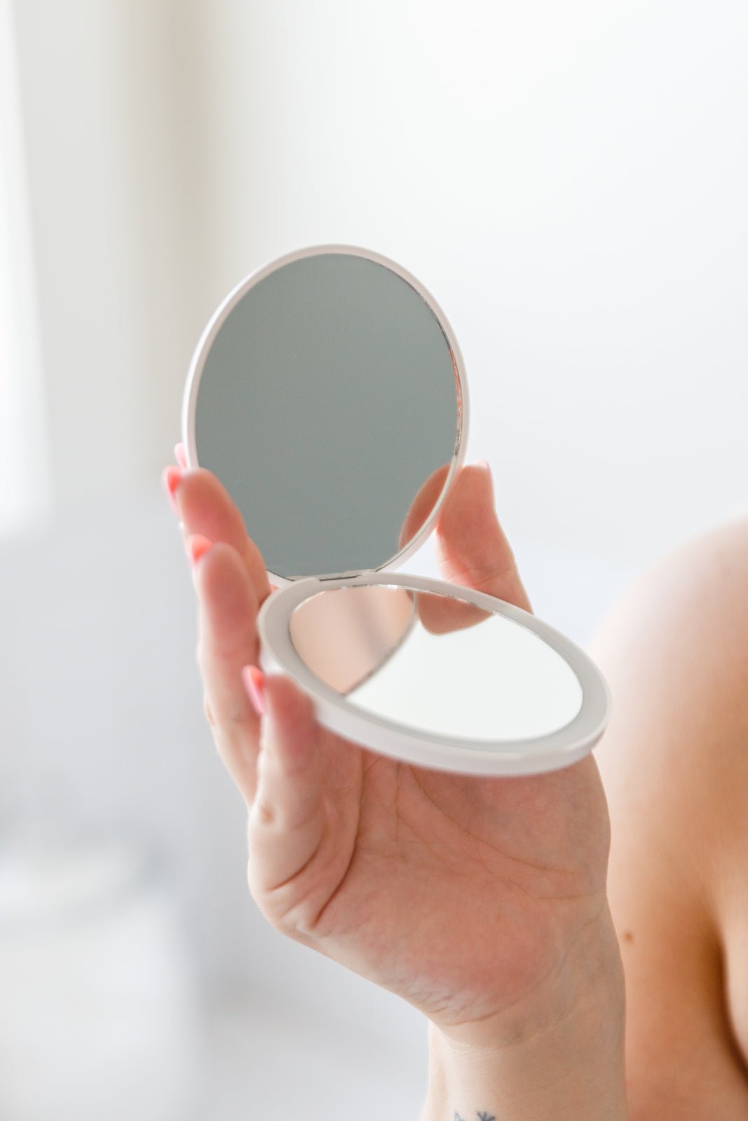 Double Take LED Compact Mirror in White - Molliee Boutique