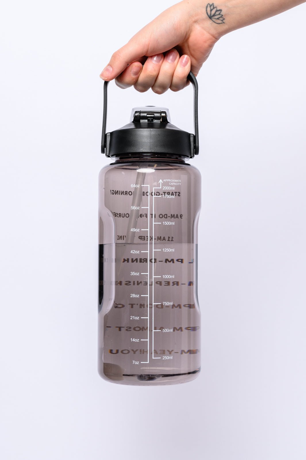 Elevated Water Tracking Bottle in Black - Molliee Boutique