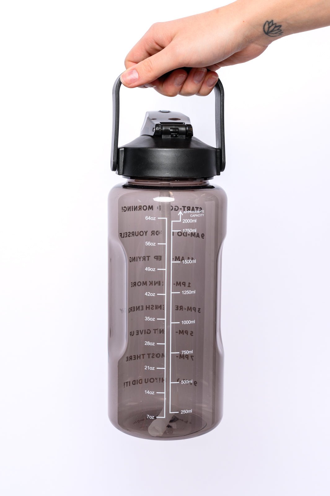 Elevated Water Tracking Bottle in Black - Molliee Boutique