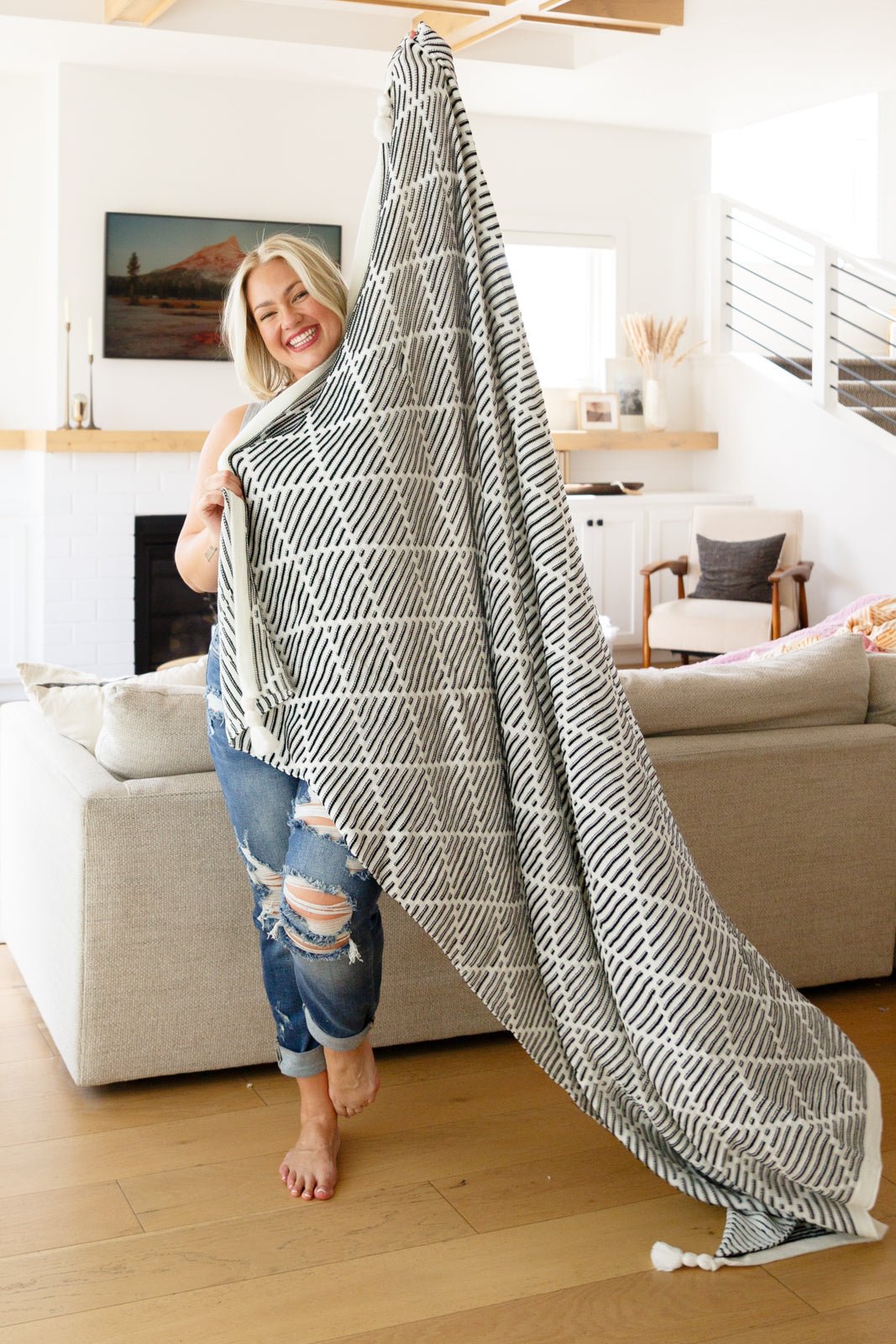 Everett Blanket Single Cuddle Size in Black & White - Molliee Boutique