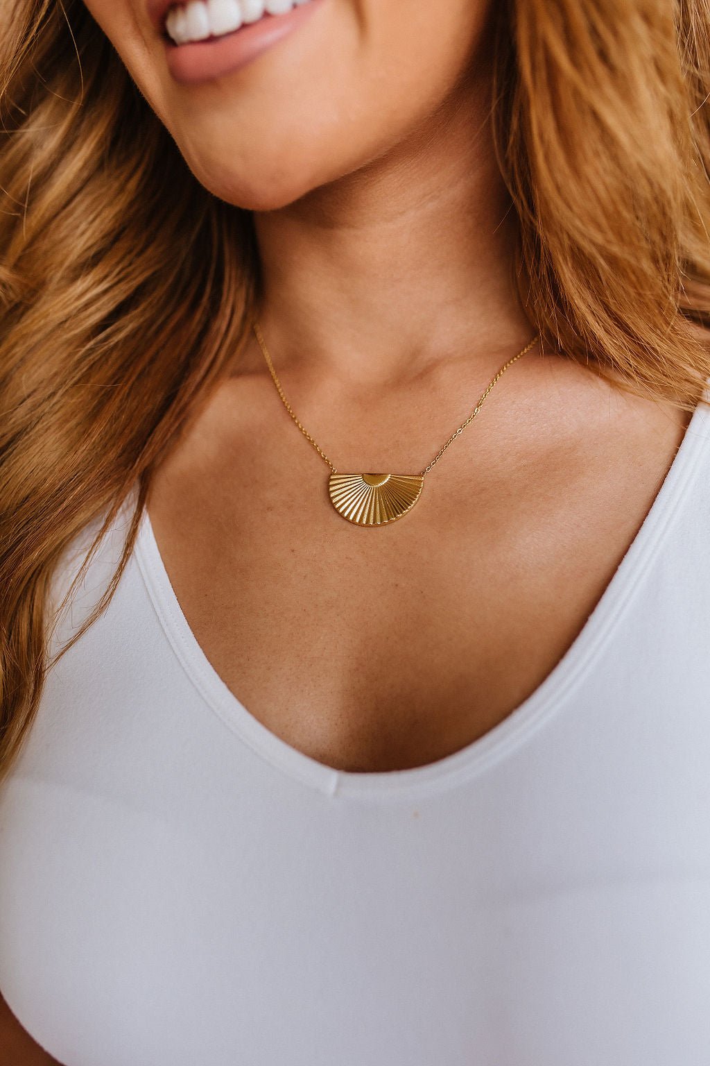 Golden Fan Pendant Necklace - Molliee Boutique