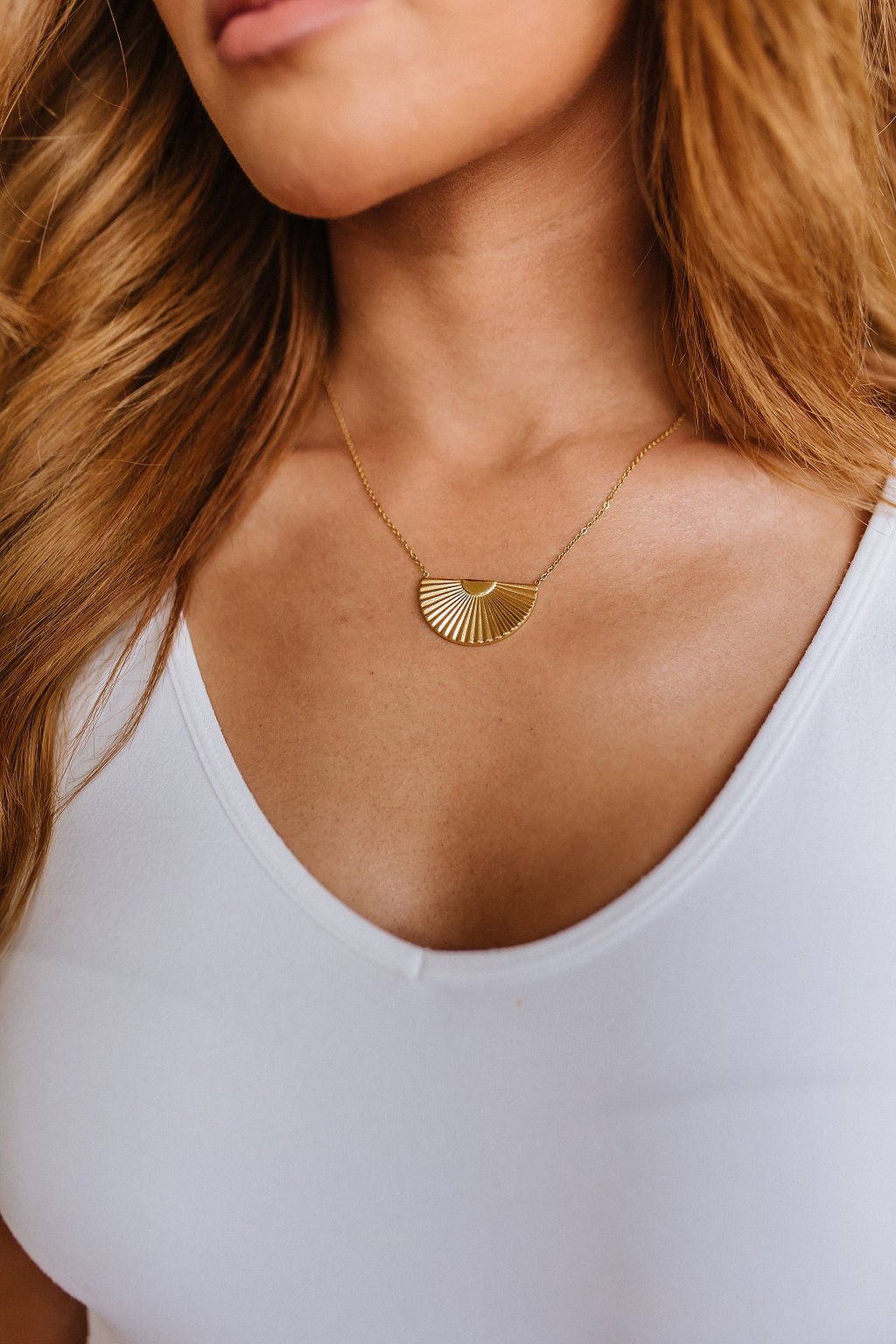 Golden Fan Pendant Necklace - Molliee Boutique