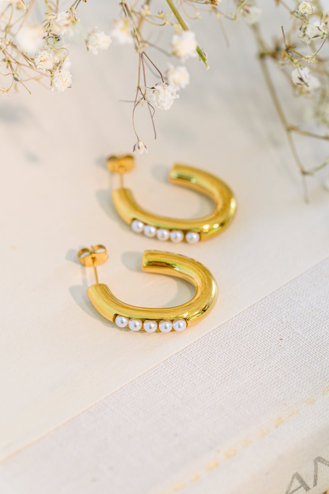 Pearls In Line Earrings - Molliee Boutique